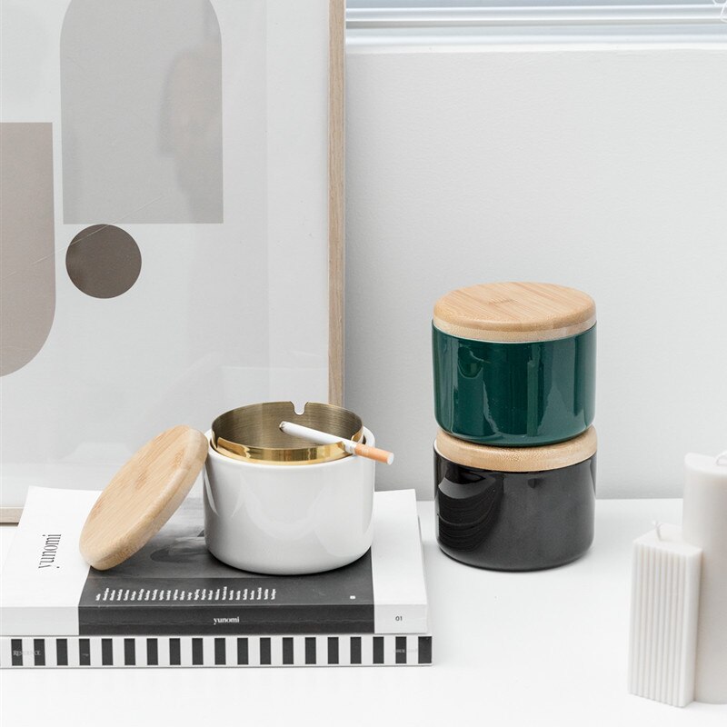 Aschenbecher mit Deckel