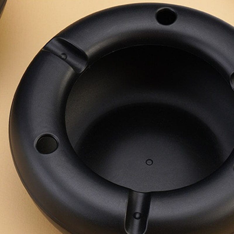 Aschenbecher aus Plastik