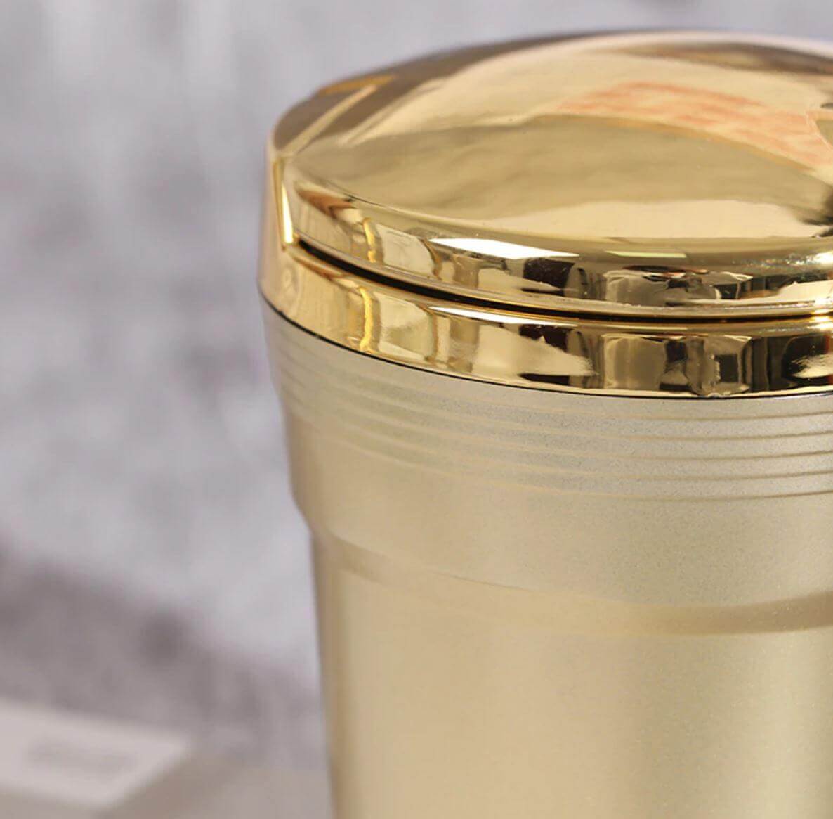 Liovitor Auto Aschenbecher Winddicht - Edelstahl 9,4x7cm Schwarz