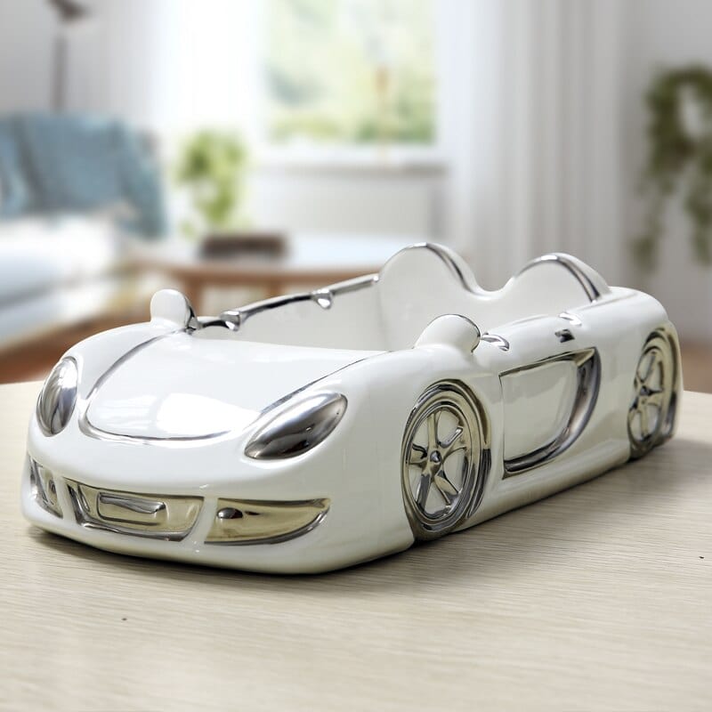 Aschenbecher in Form eines Autos