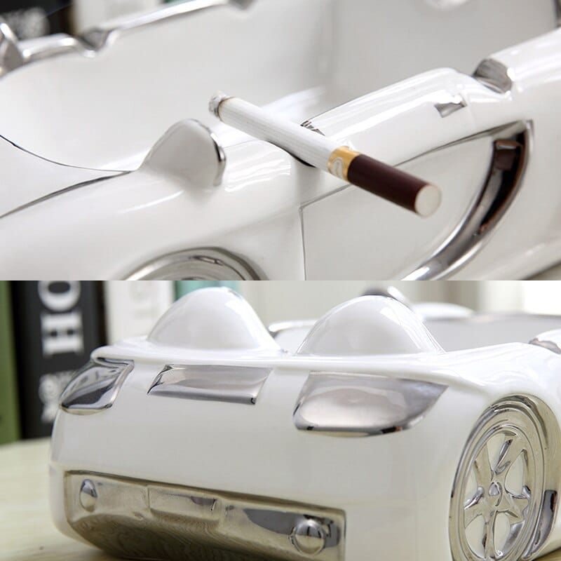 Aschenbecher in Form eines Autos