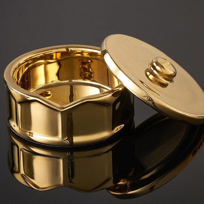 Gedeckter Aschenbecher