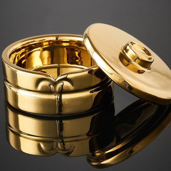 Gedeckter Aschenbecher