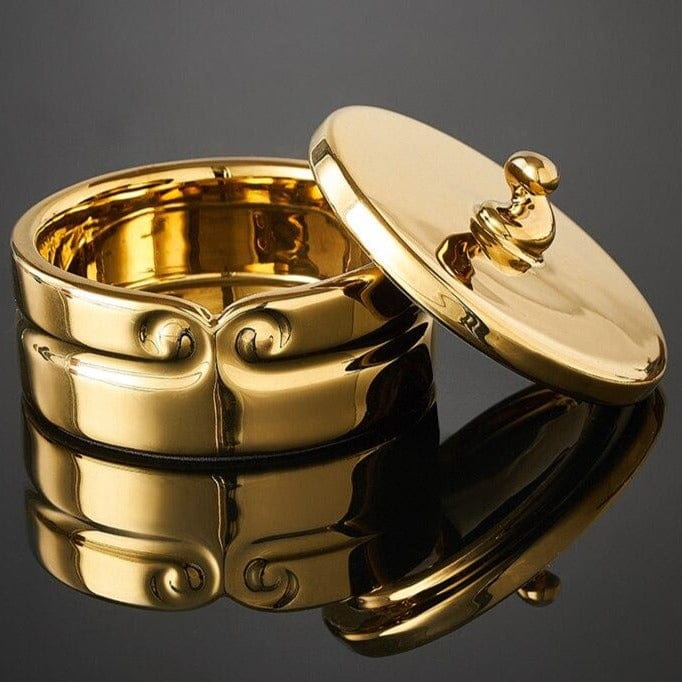 Gedeckter Aschenbecher