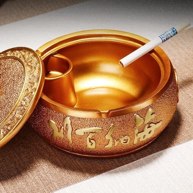 Goldener Aschenbecher