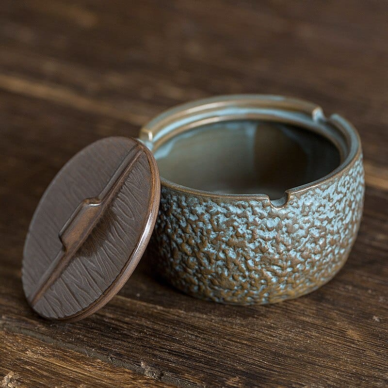 Kleiner geschlossener Aschenbecher